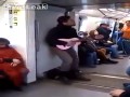 Człowiek z różową gitarą