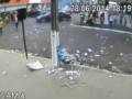 Idiota demoluje śmietnik