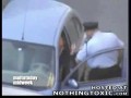 Policjant pobił staruszkę