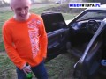DJ Skrzyp gra na drzwiach