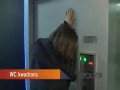 TVN Warszawa reporter uwięziony w nowoczesnej toalecie