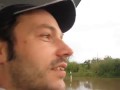 Dwaj panowie podziwiają naturę