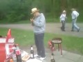Chciał odpalić bąka od grilla
