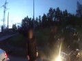 Kierowca zajeżdża drogę motocykliście - awantura na drodze
