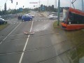 Tramwaj wjeżdża na czerwonym na skrzyżowanie i uderza w tira - Katowice