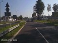 Kierowca zawraca z prawego pasa w miejscu niedozwolonym