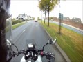 Pieszy uderzył w kask motocyklistę
