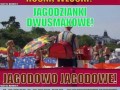 Typowy koleś z jedzeniem na plaży