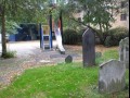 Plac zabaw na cmentarzu