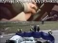 Obie ręce na kierownicy