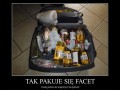Tak pakuje się facet