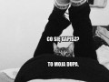 Kot pilnuje swojego