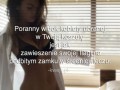 Kobieta w męskiej koszuli rano