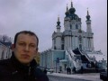 Rosjanin który umie zrobić tylko jedną minę zwiedza świat