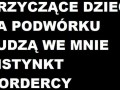 Dzieci na podworku