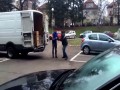 Niezadowolony Czech demoluje towar i auto kuriera