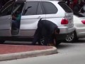 Kobieta w BMW i blokada
