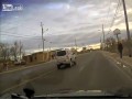Spacer z nożem w ręce w USA kończy się tak...