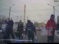 Akuku! i wybiega babcia zza autobusu