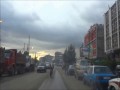 Arab z kozą na rowerze