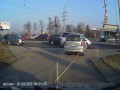 Kobieta ładuje się w line holowniczą
