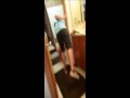 Mąż znalazł swoją żonę z kochankiem w domu