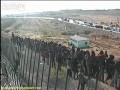 Nielegalni imigranci z Afryki prowokują straż graniczną