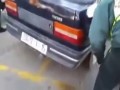Emigrant ukryty w zderzaku