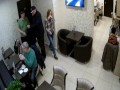 Kieszonkowcy w kawiarni