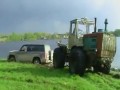 Wyciąganie samochodu z błota