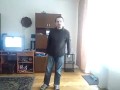 Tiger Tajger Bonzo grozi nożem