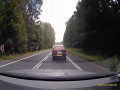 Wąsaty janusz w scenicu idzie na zabicie