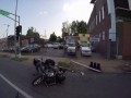 Szybka kara dla jadącego po chodniku motorem
