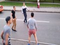 Bójka rosyjskich suchoklatesów na drodze