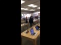Niezadowolony klient z obsługi francuskiego Apple Store