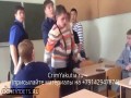 Gimbus uderzył nauczyciela na lekcji za wyrwanie słuchawek!