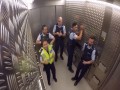 Policjanci w windzie