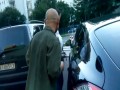 Typ dostaje orgazmu na widok cygana w Porsche