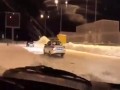 Wjechał się do centrum handlowego samochodem
