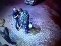 Chcieli napaść starszego mężczyznę, trafili na byłego boksera