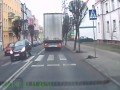 Nim otworzysz drzwi od samochodu zerknij koniecznie w lusterko