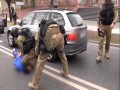 Z beemki na glebę. Tak kończą oszuści