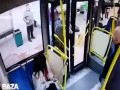 Kierowca autobusu daje w gębę pasażerowi