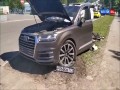 Audi rozerwane na pół po zdarzeniu z lampą. Rosja