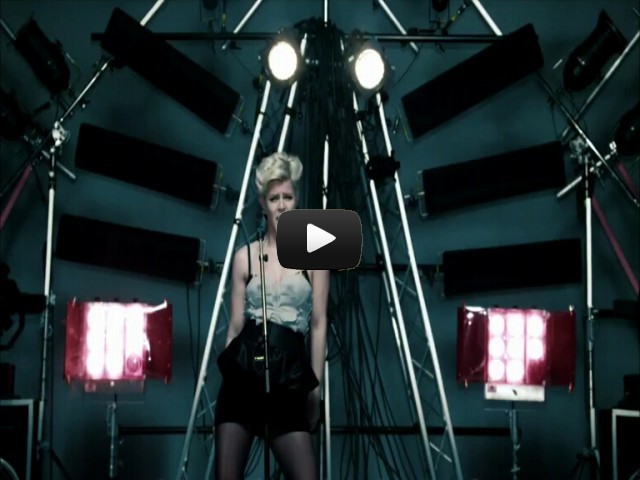 Robyn Dancing On My Own Mp3